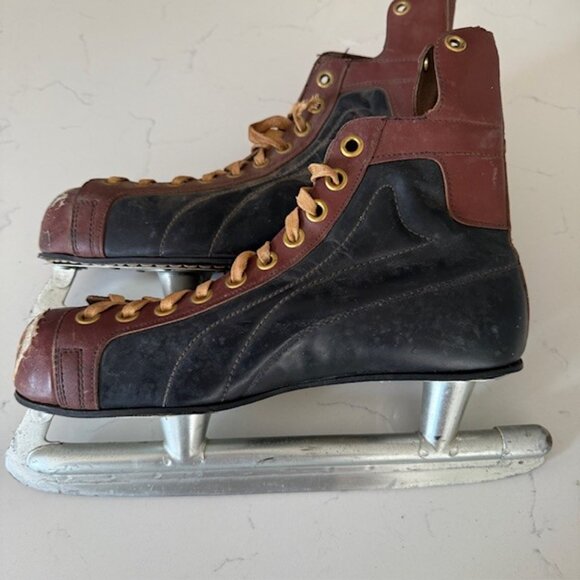Vintage Brunswick Leather Ice Skates •1940s Two-Tone •Rustic Cabin Winter Decor - Picture 5 of 9